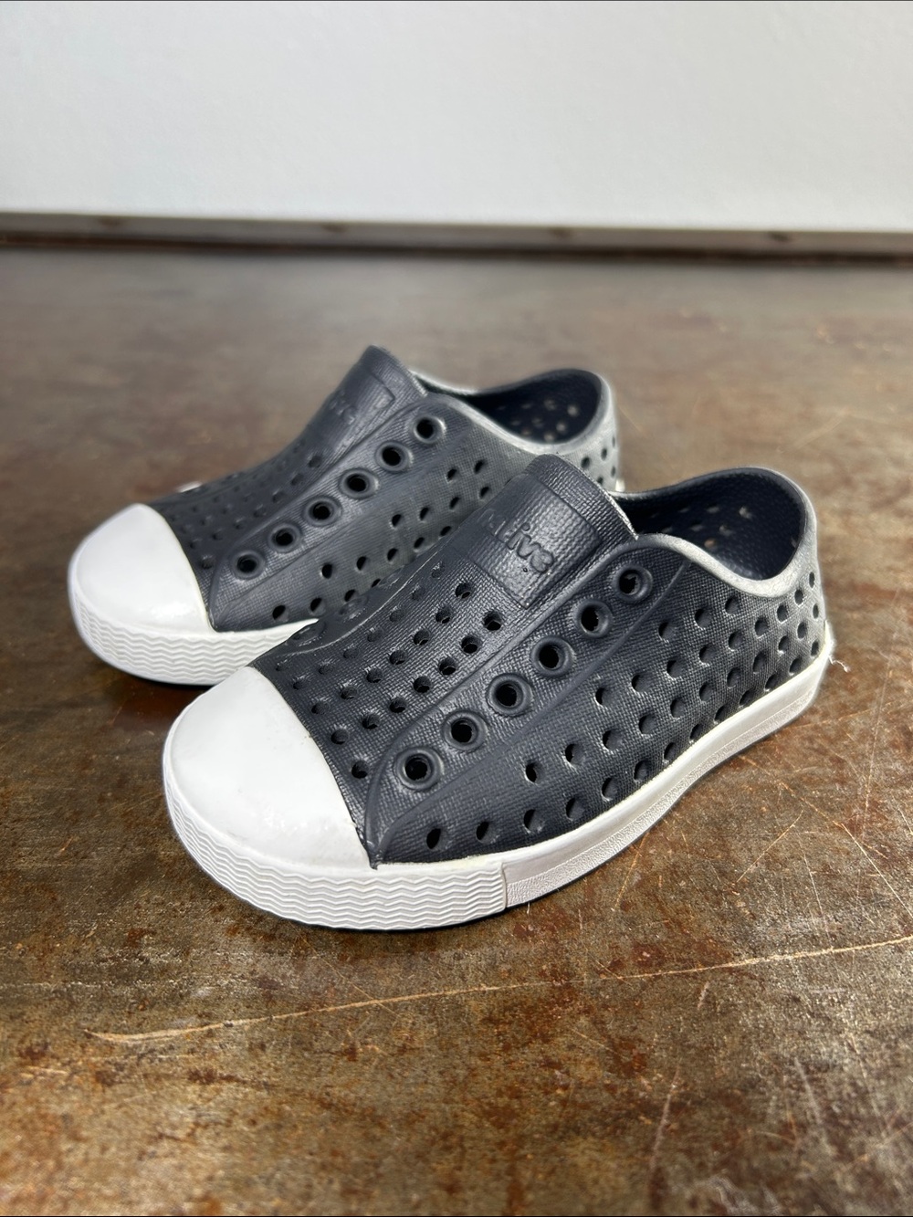 Native Jefferson Kids Slip-On Sneakers in Black and White Toddler Size 5
